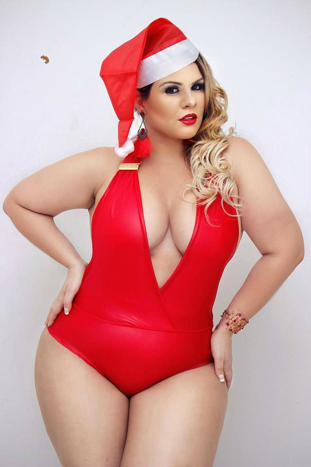 absolutelyzaftig:  I’m feeling jolly now   faded-oblivion:  Amanda Santana 