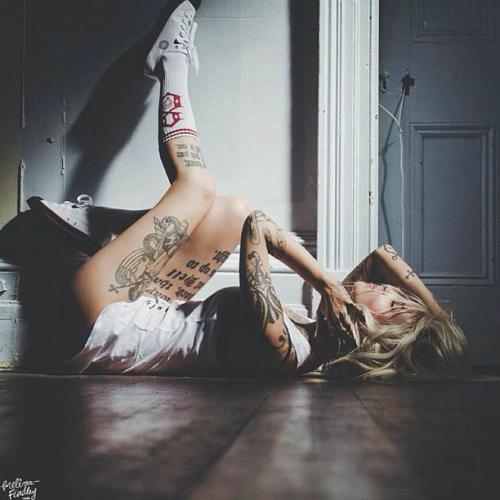 ohmygodbeautifulbitches:  Sara Fabel