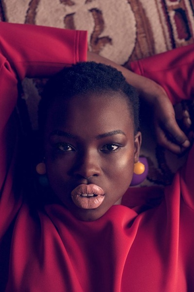 segajupiter:sabrinahazzaa:samadhi-sunflow:makeupforpoc:the worst beauty misconception dark girls are fed is that they can’t experiment with their lookyou can go as loud as you wantor keep it simplestick to the neutrals  or go on all out galaxy chic