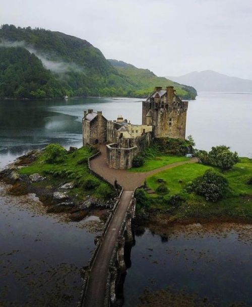 Porn photo nordicsublime: Eilean Donan castle - via