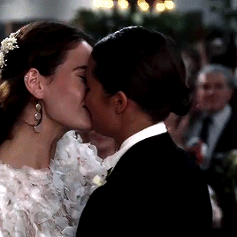 kathrynshahn:ALICIA VIKANDER AND LILY JAMES IN FOUR WEDDINGS AND A FUNERAL (2019)happy valentine’s d