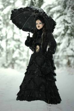 victorian-goth:  Victorian goth http://victorian-goth.tumblr.com/