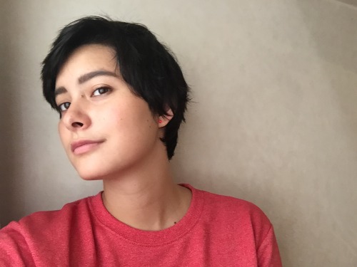 sunpoof:  i’m trying to learn to like my profile