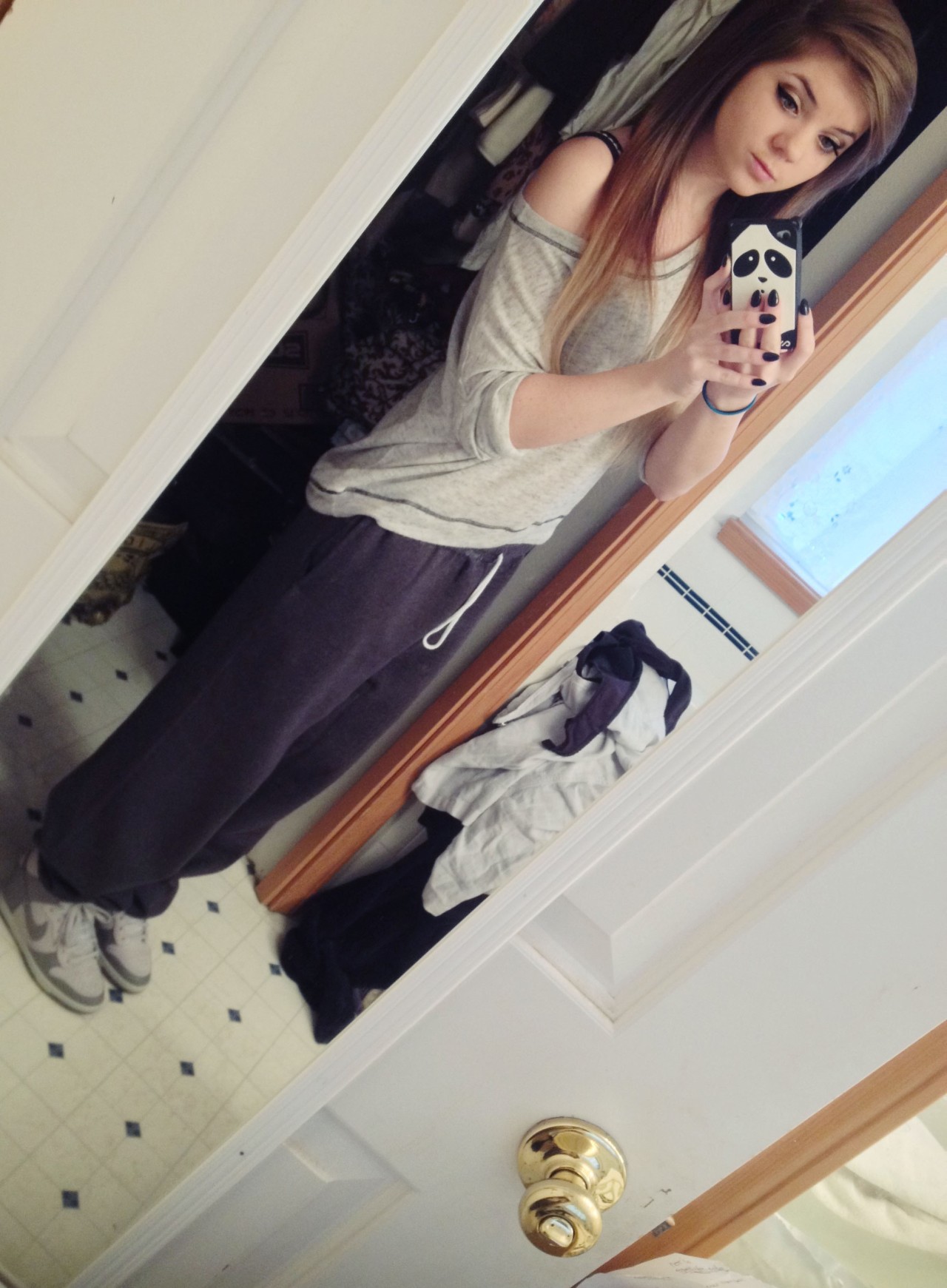 danni-meow:  Meow.