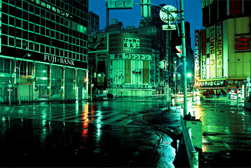 Greg Girard: Tokyo, Shinjuku, 5 a.m., 1976.