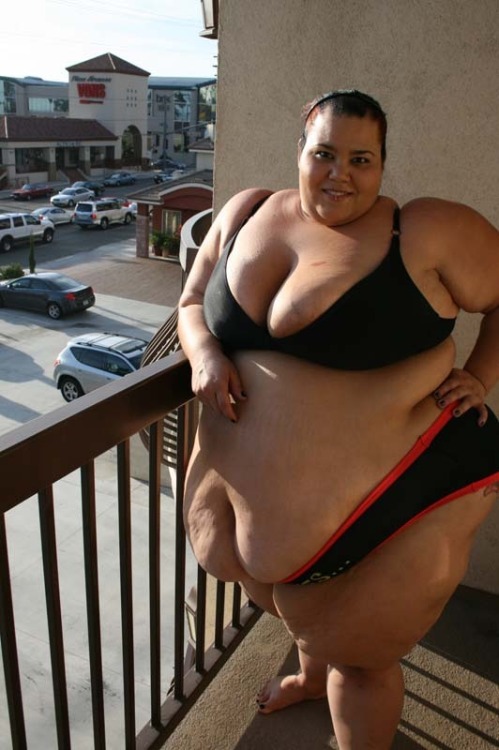 garyplv:  i-ben-awesome:  Lushes Thunder (Continued). My kind of woman  √ 