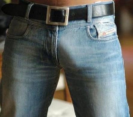 chriswilliamscowboy:Real men flaunt it…