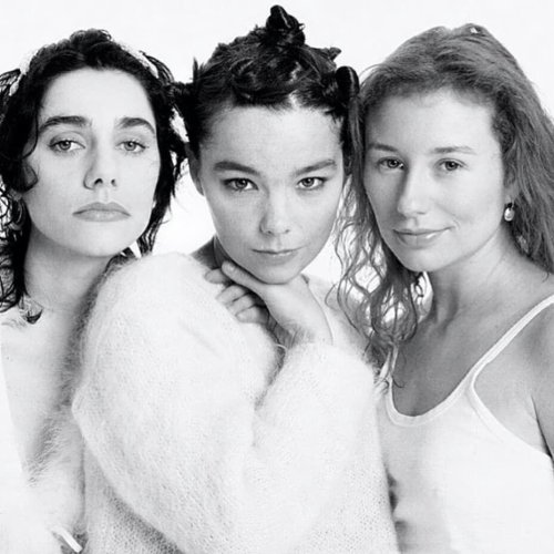 poeiraefemera:  PJ Harvey, Björk &amp; Tori Amos  Photography © John Stoddart Q Magazine 1994