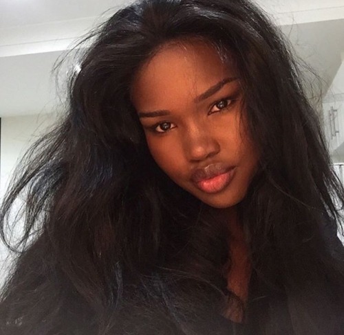 atomicstudentbluebirdlove: theyungyeezus: afrodesiacworldwide: Dark skin for the win