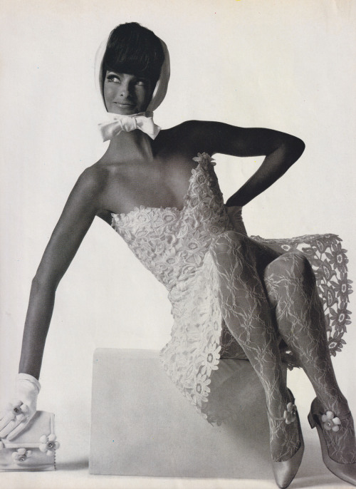 the-original-supermodels: Homage to DV - Vogue Italia (1990) Linda Evangelista by Steven Meisel
