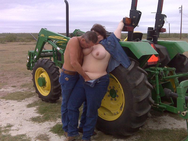wncslut:  I’m a slut for a big strong Deere 