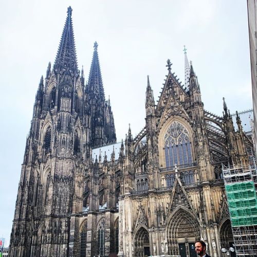 Wow ! The first words that will come out of your mouth when you see this impressive church of Cologn