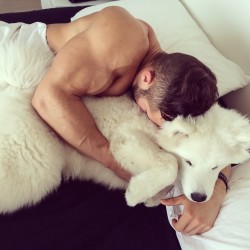 tavi-castro:  #bomdia cuddles with my wolf @yukiwolfbear