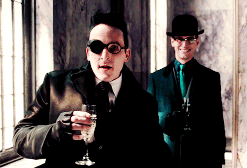 baskervilleshund:(⌐■_■) . (♥ω♥)