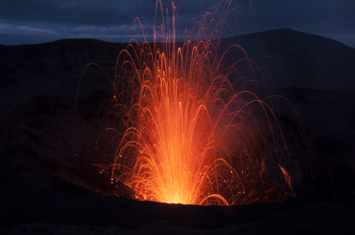 americangeophysicalunion:Dear everyone, There are few active volcanoes in the world as accessible as