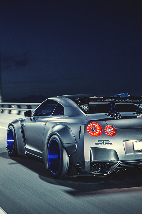 onlysupercars:  Credit adult photos