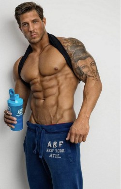 alphamusclehunks:  SEXY, LARGE and IN CHARGE. Alpha Muscle Hunks.http://alphamusclehunks.tumblr.com/archive