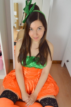 mygirlfund-events:  LeahMay is a cute pumpkin. She’s offering a slutty pumpkin dance video over on MyGirlFund if you’re ready to celebrate Halloween like an adult.   THAT IS SO ADORABLE :DDDDD