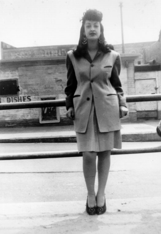 spooky951:  losangelespast:  A woman waiting for the Red Car in her zoot suit, E.