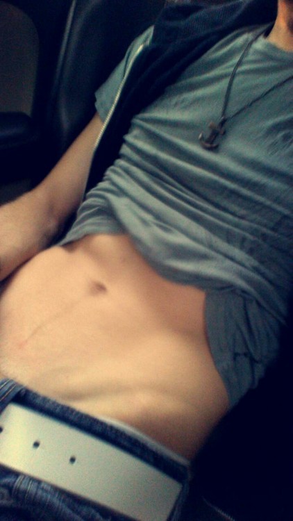 bisous-boys:  keyblade-maester:  Got bored driving around town, so decided to stop and jerk off in the car~ Enjoy   follow him. he’s fantastic