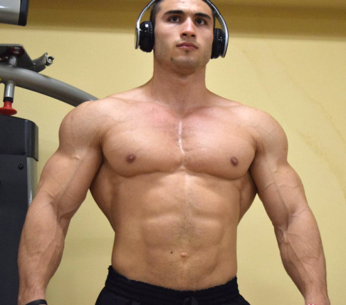 serbian-muscle-men:  Bodybuilder Valeri, BulgariaMore of his pics here–> https://serbian-muscle-men.tumblr.com/search/valeri