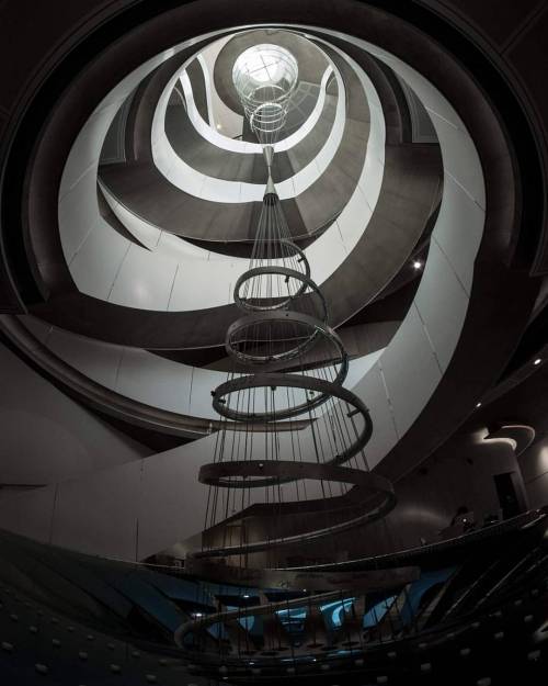 Stairway atrium sundial #minneapolis #minneapolis #igersminneapolis #spiralstaircase (at University 