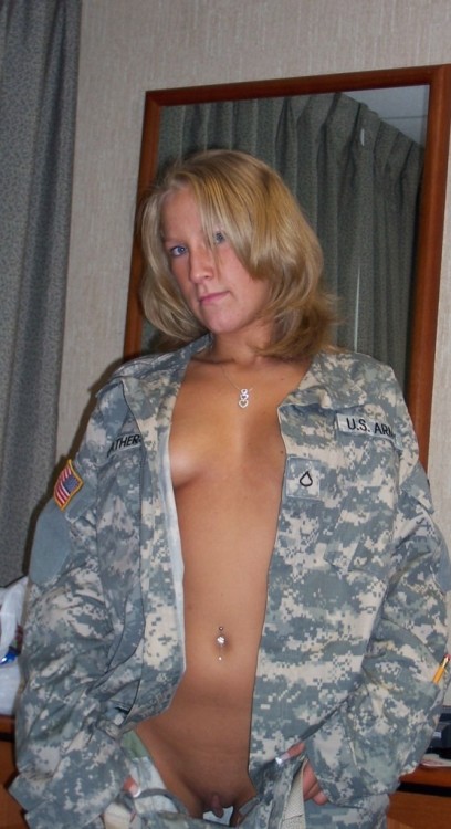 marinewife2469: mymarinemindpart2: Delicious Army girl Cute and sexy army girl. Love this girl!