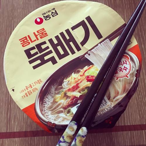 한뚝배기 하실래예~~~ #맛스타그램 #김성훈 #라면 #ramen #먹방 #먹스타그램 #스타킹디자이너 #맛스타그램 #간식 #군것질 #점심 #food #instafood #lu