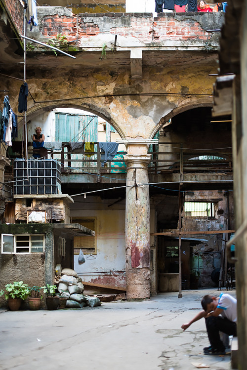 cubanstreetphotography:Courtyard, Havana Vieja, Cuba, 2015 by Jet Roderick