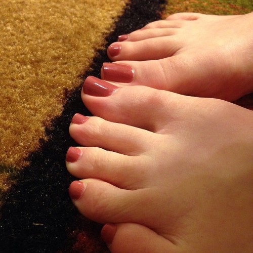 ohmandy56: Have a good day everyone! #rosetoes #barefoot #footfetish
