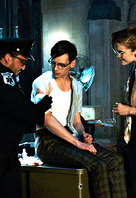 GOTHAM 2.02, Knock Knock