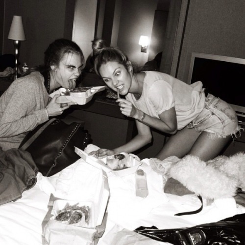 zebeau:  in-voguee:  unyouthy:  rookieriot:  urbanoutcasters:  the fact that they ate burritos and french fries the night before the victoria secret fashion show and looked that good…  the heck  cheat day  how can you not reblog this  this is why they’re