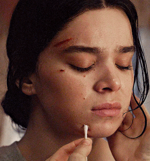 HAILEE STEINFELD As KATE BISHOP Hawkeye | 1.05