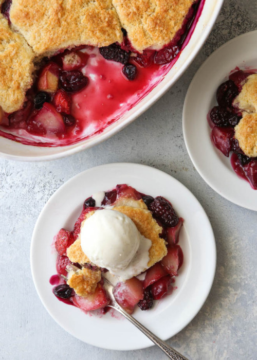 dessertdeliciousness:  Ultimate Summer Fruit Cobbler