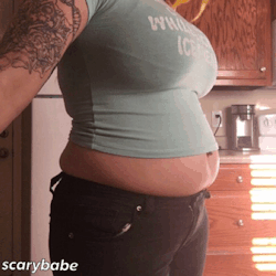 scarybabe:  About to dig into some pizza~ 
