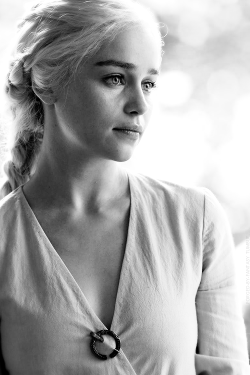 gameofthronesdaily:  Daenerys Targaryen |