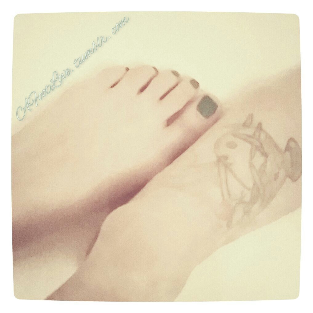wvfootfetish:  afootlove:  My toes underwater last night  Sexy       