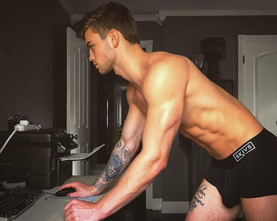 amazingmalenudity:  Dustin McNeer