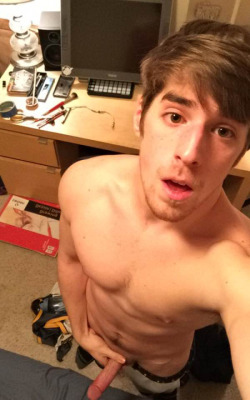 straightdudesexposed:  Brady Brad is your typical average joe who blocks chicks he sexted with. He’s worth some notes tho ;) (1000 notes and I’ll post a new hottie so reblog and like xx) 