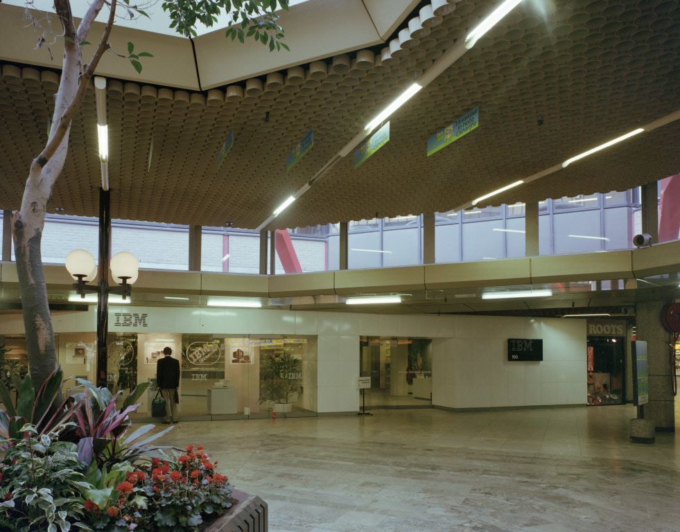 itsnotmetalking:IBM showroom/information center at Hoog Catharijne, Utrecht 1987.