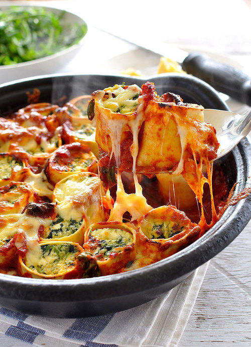 foodluxury:  Love Food? This blog is for you. 