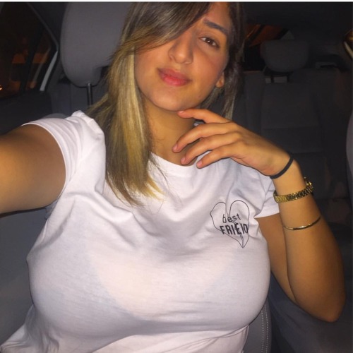 lovetocumonyourface: Honestly I’m not sure why, but I’m SO SO turned on by this beautifu