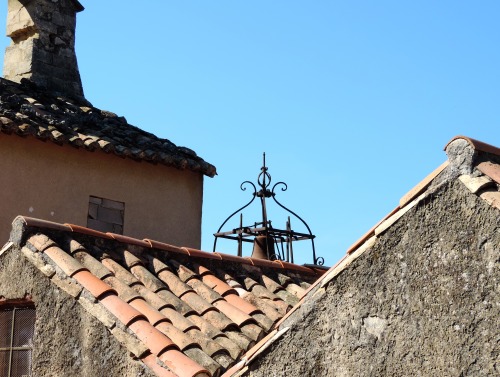 Toits et clocher, Gigondas, Vaucluse, 2016.