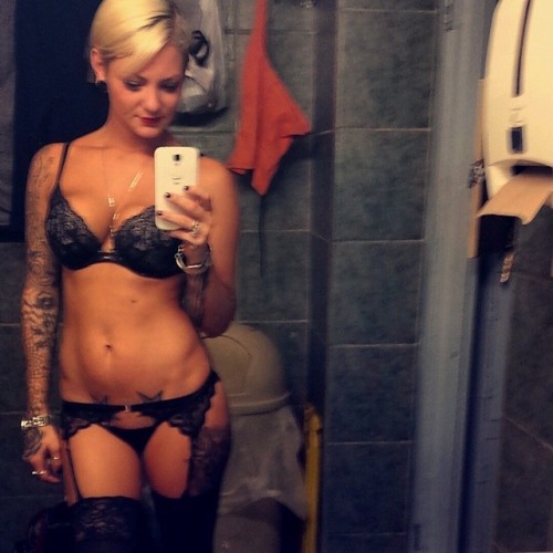 stripper-locker-room:  platinum_britt