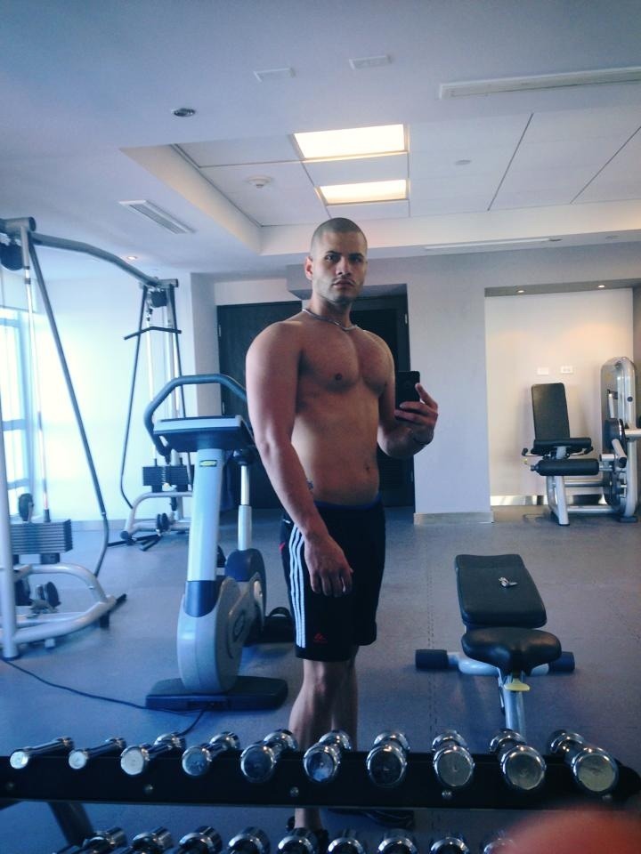 kidocubpr:  fuetepuertorriqueno:  Victorrrr ufff me lo como completo http://fuetepuertorriqueno.tumblr.com
