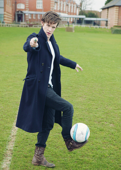 peculiar-purple:  *trying to sonic you and play soccer at the same time*