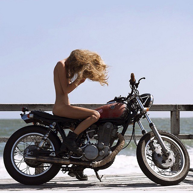 biker-babes:  lemoncustommotorcycles:  🙌 #ludlowcommon #ludlow #caferacer #caferacersofinstagram