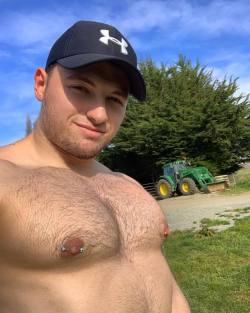 maxsmall:  Farm boy 🚜🥰 (at New Zealand)https://www.instagram.com/p/B060M8hhQ8J/?igshid=1khaglv5jnesj