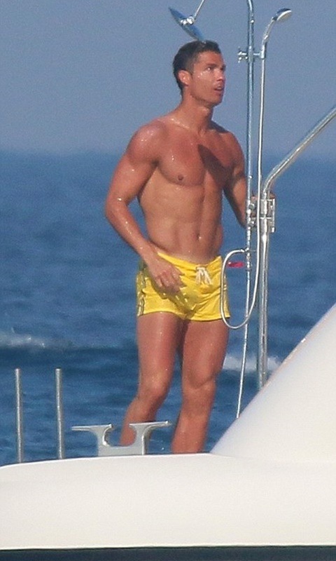 hotfamous-men:  Cristiano Ronaldo