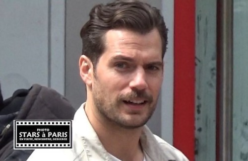 henrycavillnews:  First video of #HenryCavill filming #MI6 in Paris today ➡️ http://bit.ly/2qgVS1o Everything else in this post http://bit.ly/2pIrATr